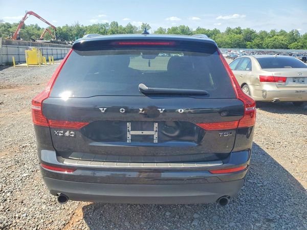 2020 VOLVO XC60 Momentum