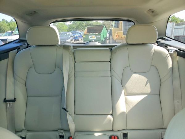 2020 VOLVO XC60 Momentum