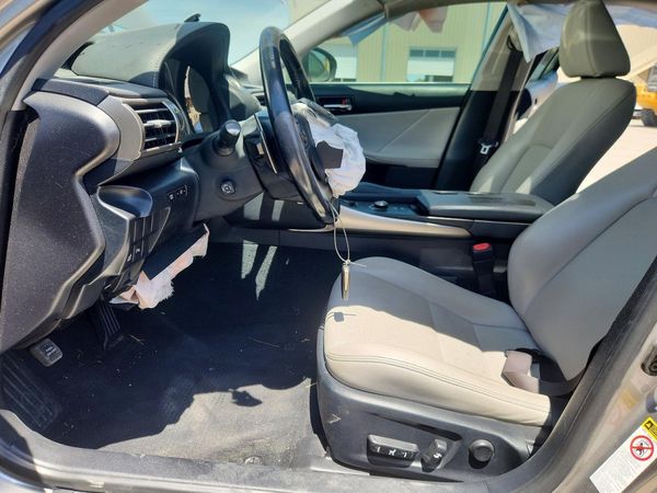 2016 LEXUS IS 200T