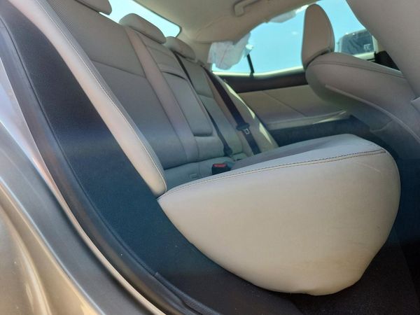 2016 LEXUS IS 200T