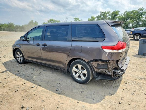 2013 TOYOTA SIENNA