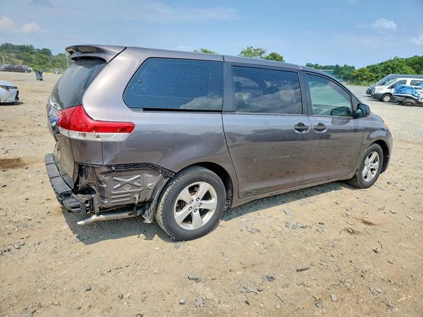 2013 TOYOTA SIENNA