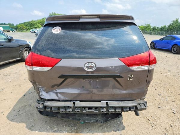 2013 TOYOTA SIENNA