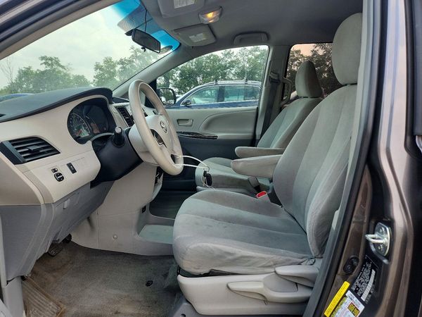 2013 TOYOTA SIENNA
