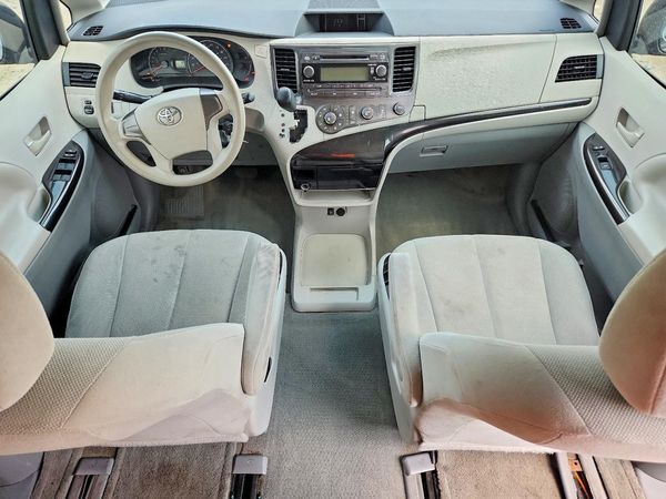2013 TOYOTA SIENNA