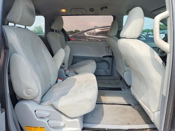 2013 TOYOTA SIENNA