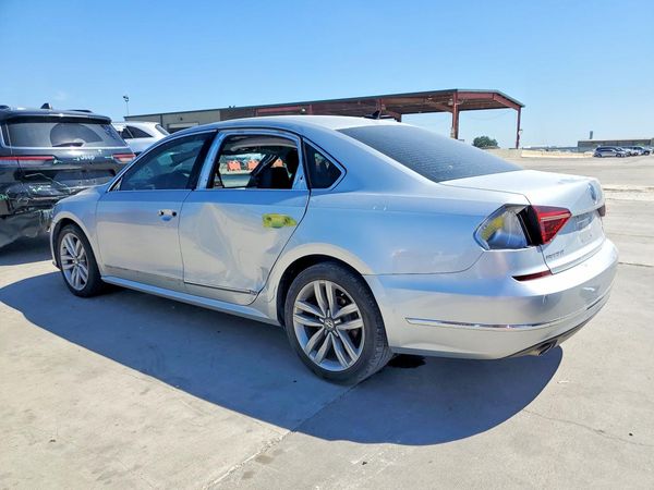 2017 VOLKSWAGEN PASSAT