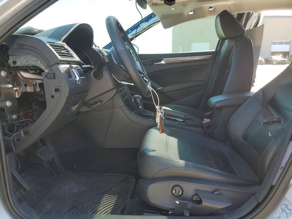 2017 VOLKSWAGEN PASSAT