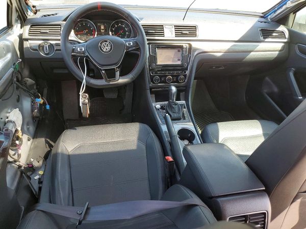 2017 VOLKSWAGEN PASSAT
