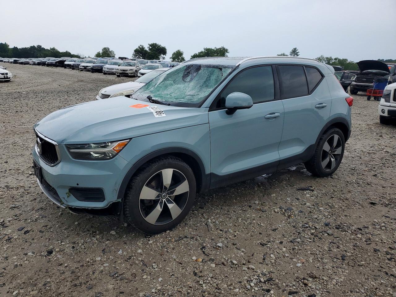 2019 VOLVO XC40 Momentum