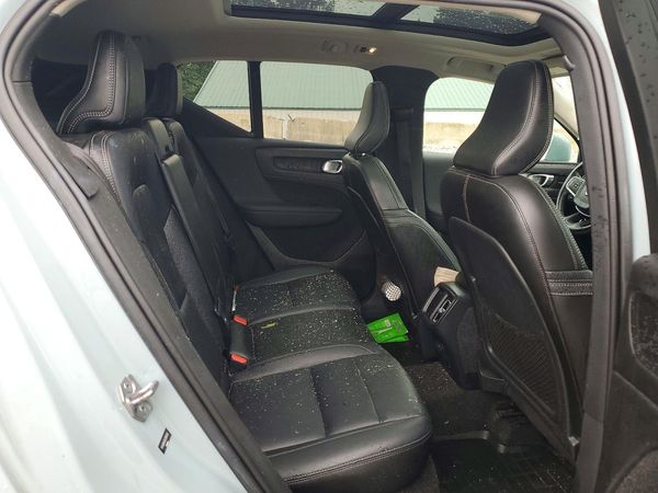 2019 VOLVO XC40 Momentum
