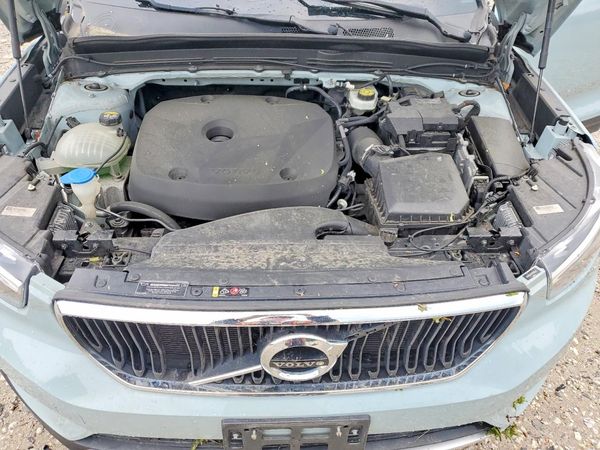 2019 VOLVO XC40 Momentum