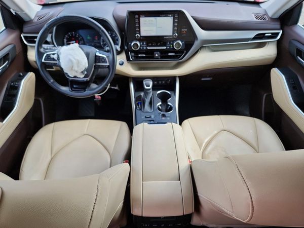 2021 TOYOTA HIGHLANDER XLE