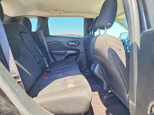 2019 JEEP CHEROKEE LATITUDE FWD