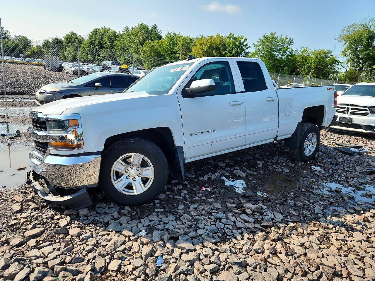 2019 CHEVROLET SILVERADO LT — Front 3/4
