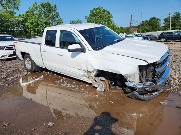2019 CHEVROLET SILVERADO LT — Passenger 3/4