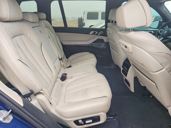 2021 BMW X7 M50i