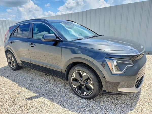2024 KIA NIRO Wind