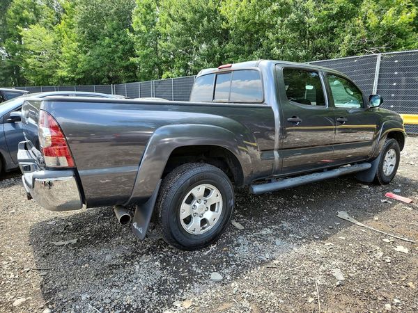 2015 TOYOTA TACOMA Delux Grade