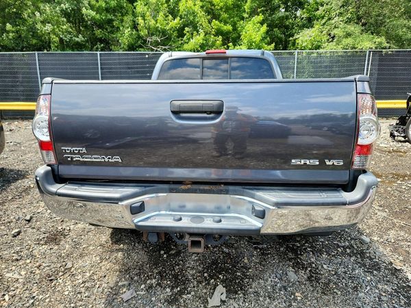2015 TOYOTA TACOMA Delux Grade