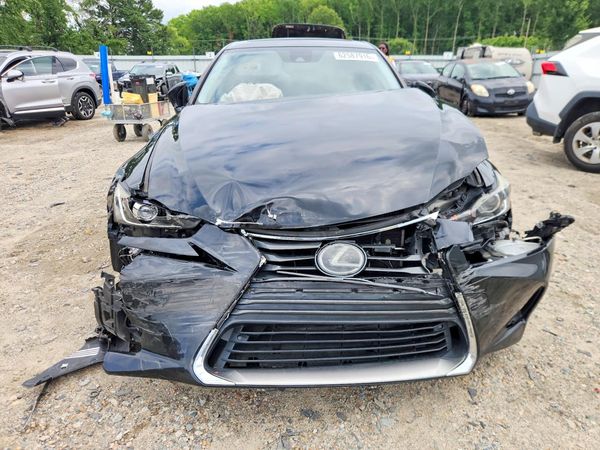 2018 LEXUS IS