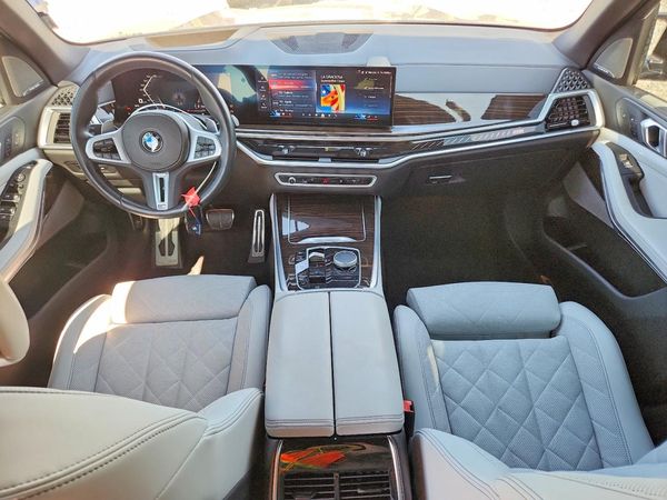 2025 BMW X5 M60i