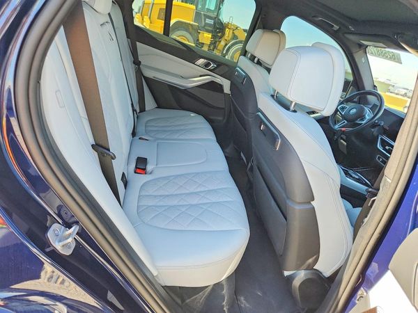 2025 BMW X5 M60i