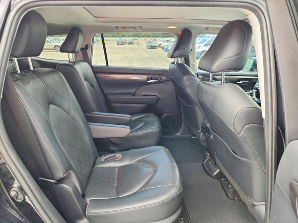 2020 TOYOTA HIGHLANDER Platinum