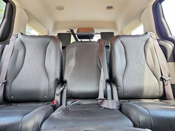 2022 KIA CARNIVAL LX, LX Seat Package