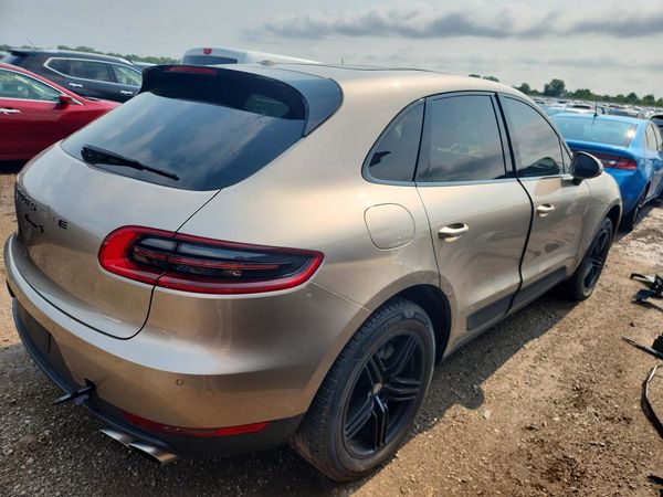 2015 PORSCHE MACAN — PSRA