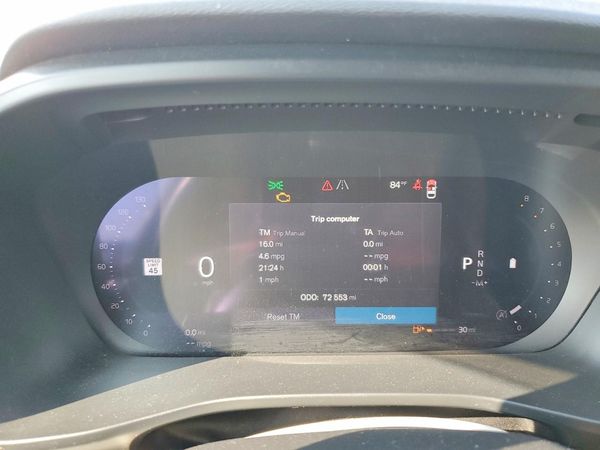2023 VOLVO XC40