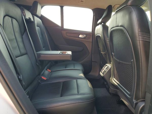 2023 VOLVO XC40