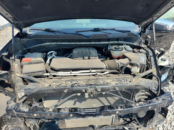2019 CHEVROLET SILVERADO LT — Engine bay