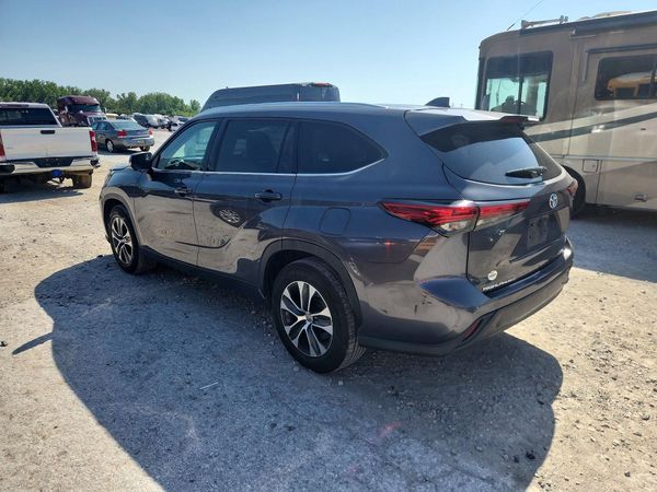 2021 TOYOTA HIGHLANDER XLE