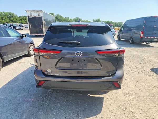 2021 TOYOTA HIGHLANDER XLE