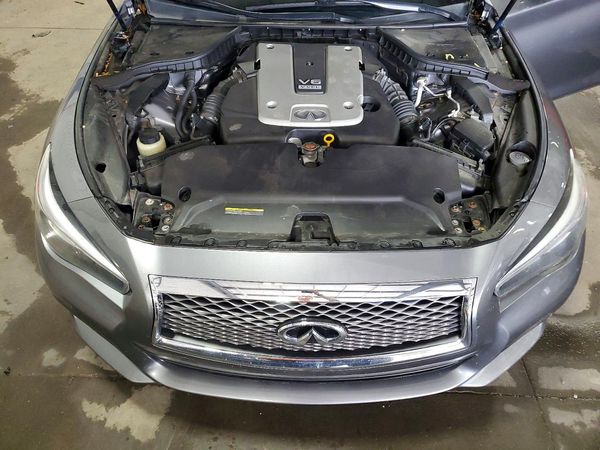 2015 INFINITI Q50 — Engine bay