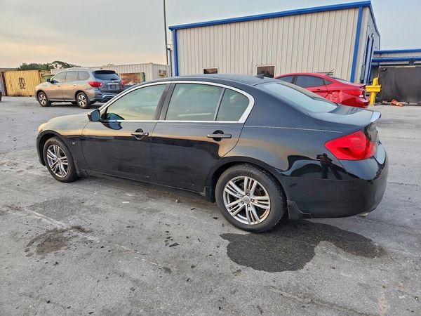2015 INFINITI Q40