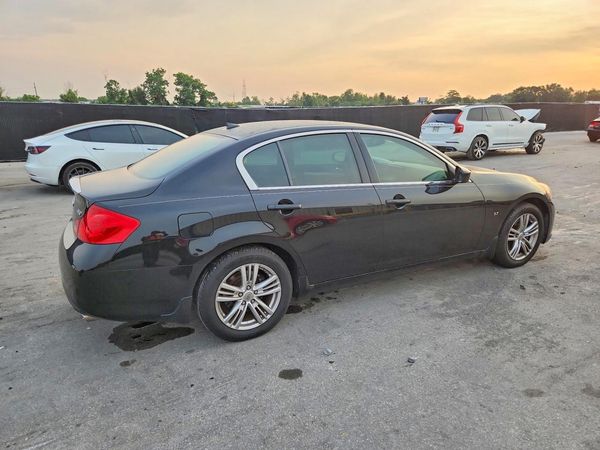 2015 INFINITI Q40