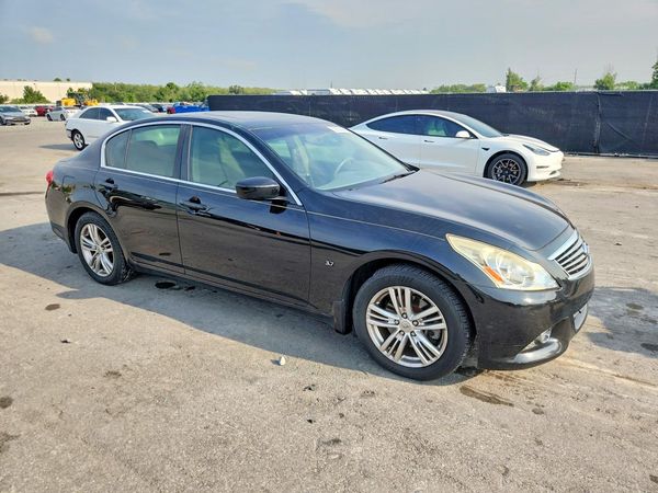 2015 INFINITI Q40