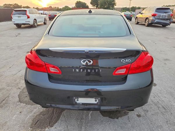 2015 INFINITI Q40