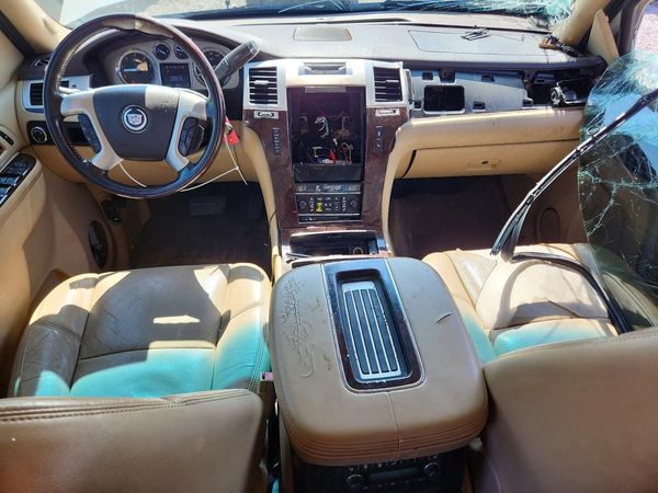 2013 CADILLAC ESCALADE Luxury