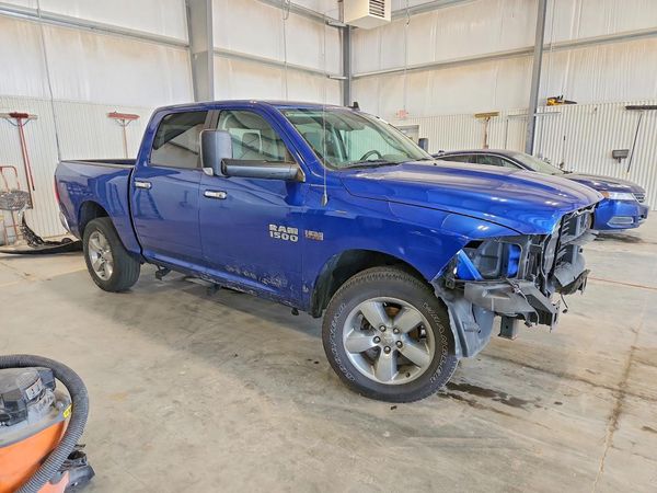 2017 RAM 1500 SLT CREW CAB 4X4
