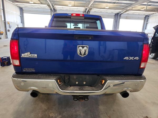 2017 RAM 1500 SLT CREW CAB 4X4