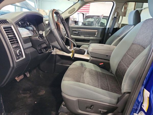 2017 RAM 1500 SLT CREW CAB 4X4
