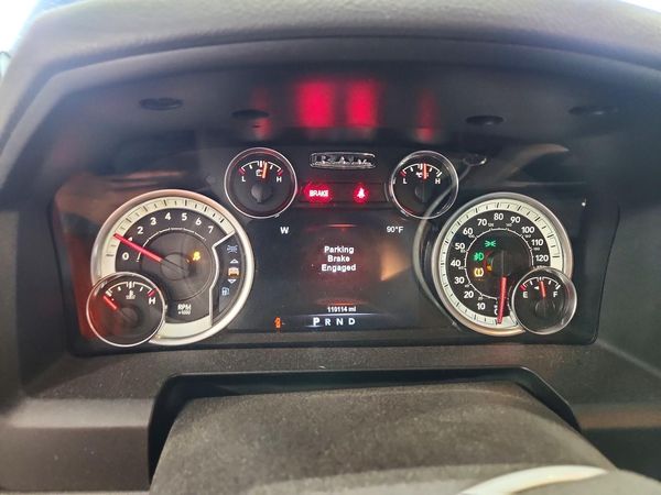 2017 RAM 1500 SLT CREW CAB 4X4