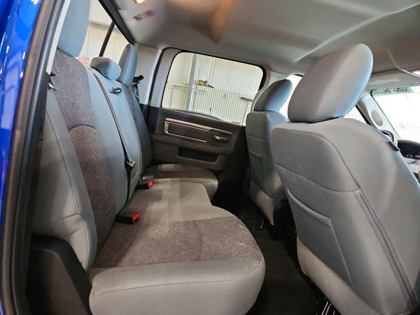 2017 RAM 1500 SLT CREW CAB 4X4