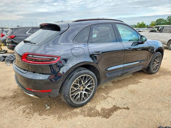 2018 PORSCHE MACAN