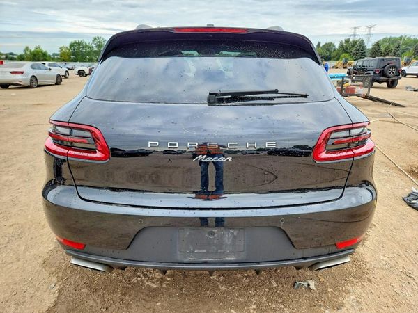 2018 PORSCHE MACAN