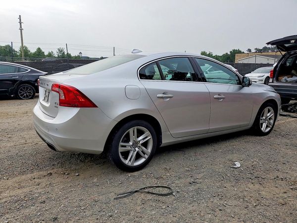 2015 VOLVO S60