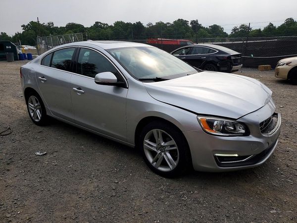 2015 VOLVO S60